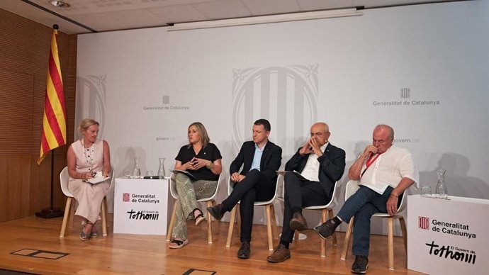 El conseller de Agricultura, Òscar Ordeig; la coordinadora nacional de Unió de Pagesos de Catalunya, Raquel Serrat; el presidente nacional de JARC, Joan Carles, y el presidente de la FCAC, Ramon Sarroca.