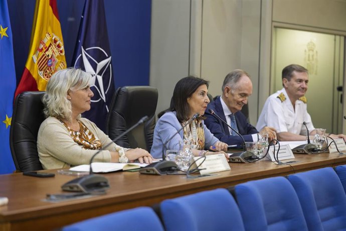 La ministra de Defensa, Margarita Robles, en una videoconferencia con las misiones en Irak y Turquía.
