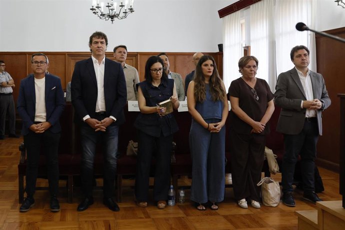 Archivo - Los acusados por la contratación de David Sánchez en la Diputación de Badajoz, en el juicio en la Audiencia Provincial de Badajoz 