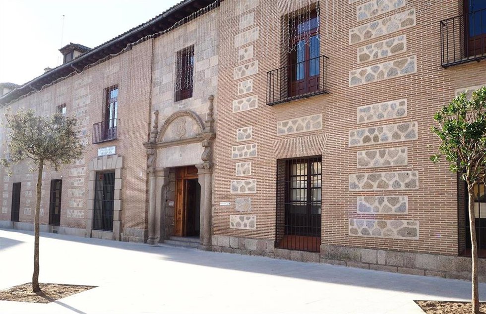 Archivo - Fachada del Ayuntamiento de Talavera de la Reina.