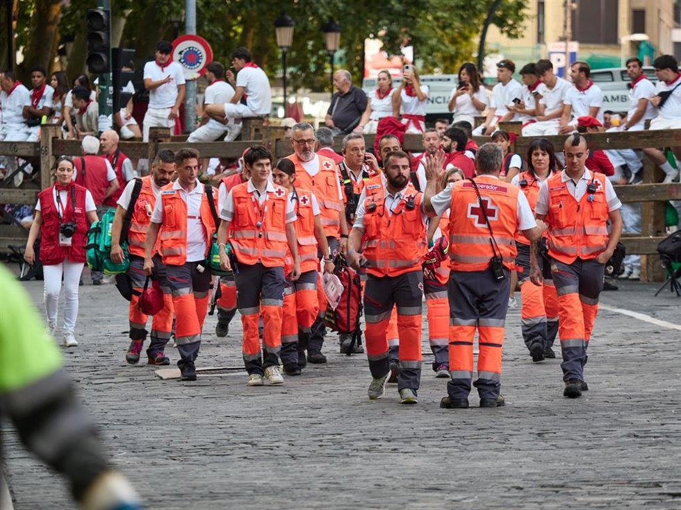 Dispositivo de Cruz Roja antes del segundo encierro de los Sanfermines de 2026