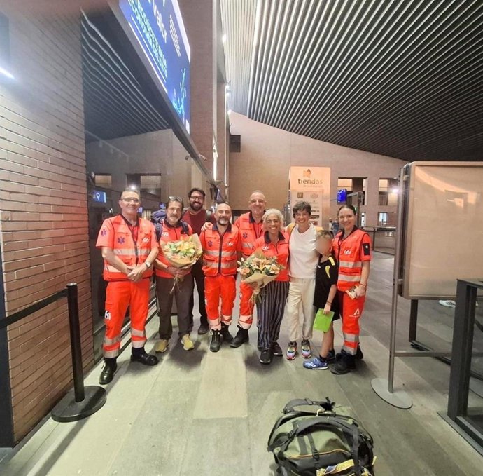 Cinco profesionales del SAS relevan a otros cuatro del contingente de ayuda humanitaria a Venezuela.