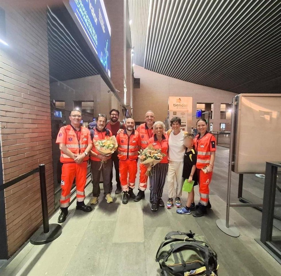 Cinco profesionales del SAS relevan a otros cuatro del contingente de ayuda humanitaria a Venezuela.