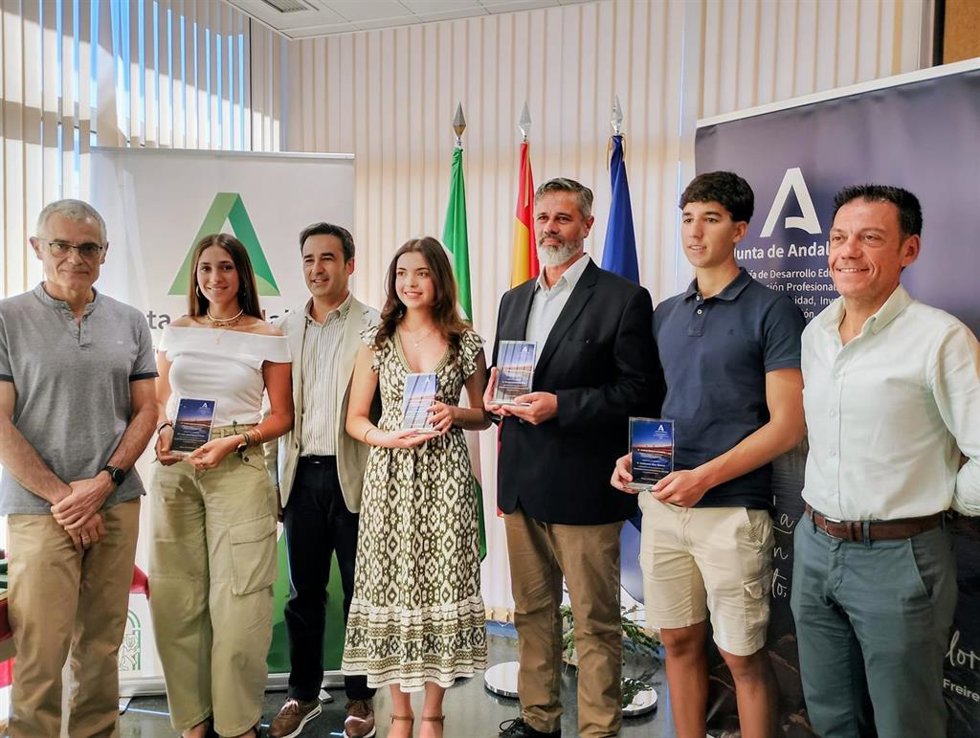 Recibimiento de  los cuatro estudiantes de Huelva distinguidos con los Premios Extraordinarios de Bachillerato del curso 2025-2026.