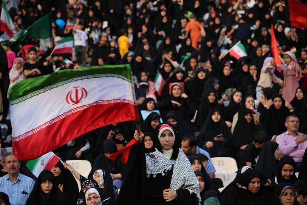 Archivo - Manifestación progubernamental en Irán.