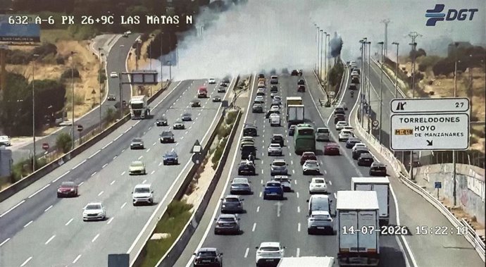 Incendio en la cuneta de la carretera A-6 a la altura de Torrelodones