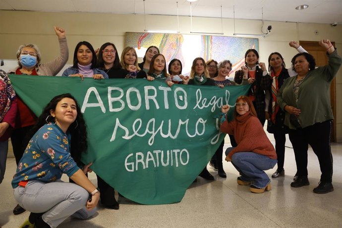 Valparaiso, 28 de septiembre de 2022. Diputadas de apruebo dignidadrealiazn intervencion por el Dia de Accion Global por un aborto legal y seguro. Raul Zamora/Aton Chile