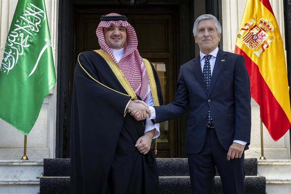 El Ministro Del Interior, Fernando Grande-Marlaska, Y Su Homólogo Saudí, Abdulaziz Bin Saud Bin Naif Bin Abdulaziz, Suscriben Un Acuerdo Para Desarrollar Programas Conjuntos De Capacitación E Intercambios Formativos