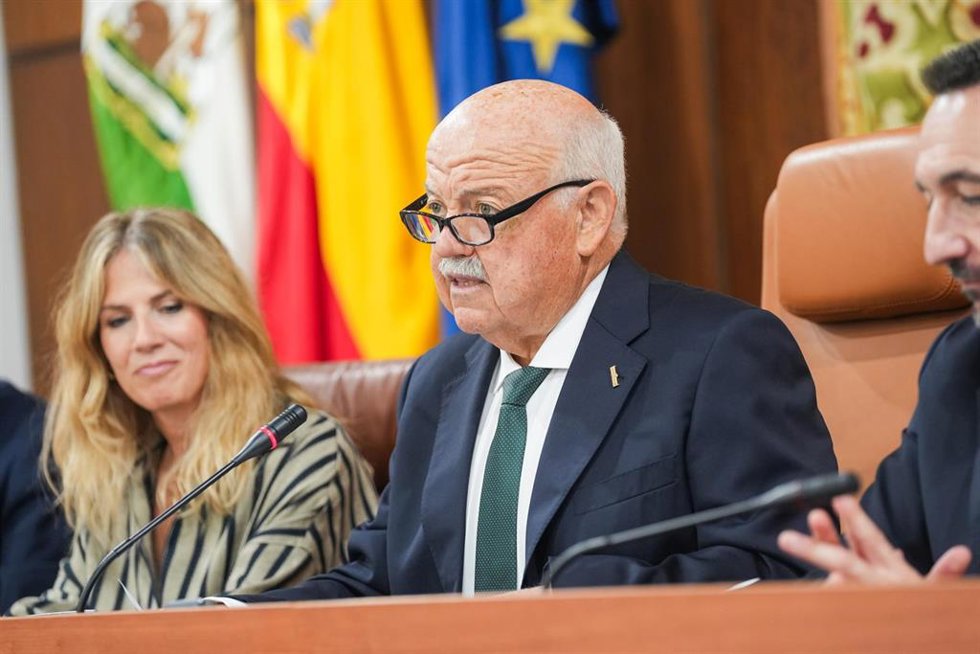 Archivo - El presidente del Parlamento andaluz, Jesús Aguirre (PP-A), junto a la vicepresidenta primera, Ana Mestre. (Foto de archivo).