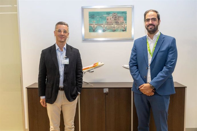 El vicepresidente de Prodetur y el director del aeropuerto de Sevilla