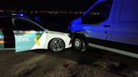 Detenido en Almería tras embestir contra unos agentes con una furgoneta sustraída usada para el 'petaqueo'