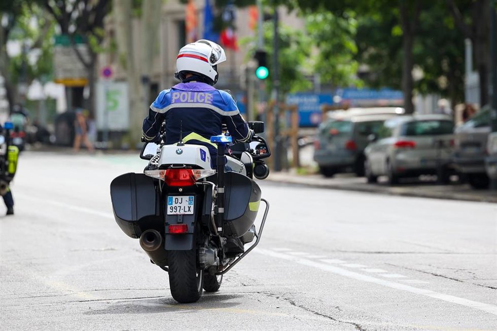 Archivo - Imagen de archivo de un agente de la Policía de Francia.