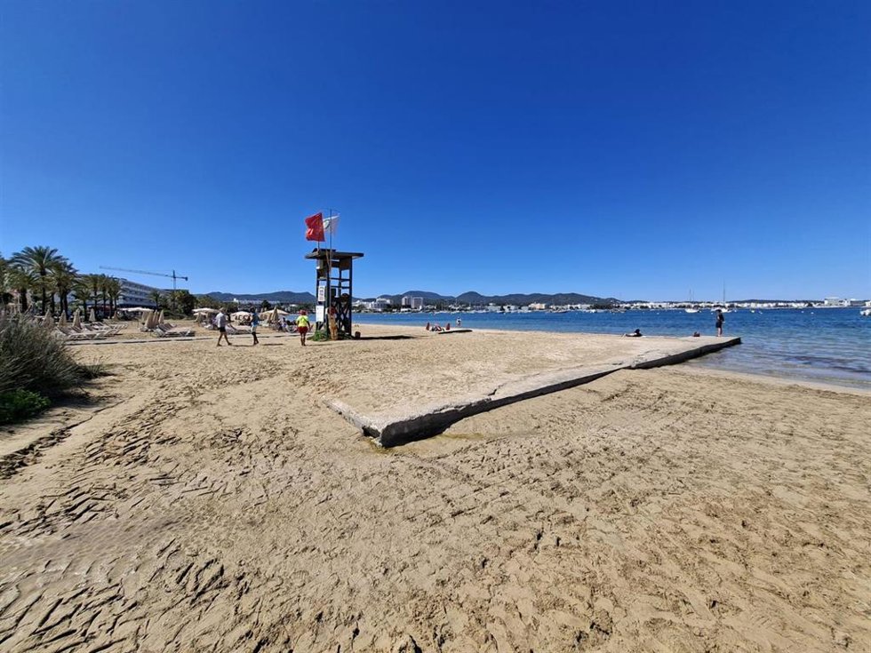 Archivo - Playa de s'Arenal en Sant Antoni