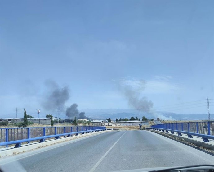 Incendio en el entorno del Polígono Juncaril.