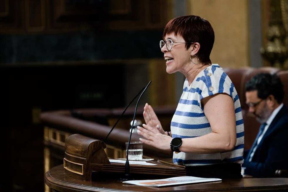 La diputada de Compromís Águeda Micó interviene durante una sesión plenaria extraordinaria, en el Congreso de los Diputados, a 14 de julio de 2026, en Madrid (España). 
