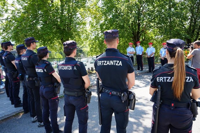La Ertzaintza homenajea a Mikel Uribe, subcomisario asesinado por ETA en Leaburu (Gipuzkoa) en el año 2001