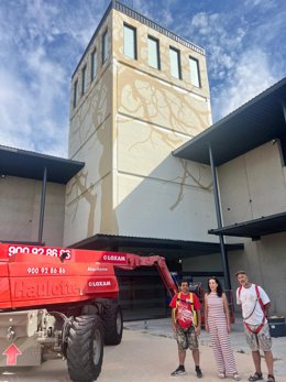 Mural 'Torre One Health' en el Recinto Ferial de Salamanca.