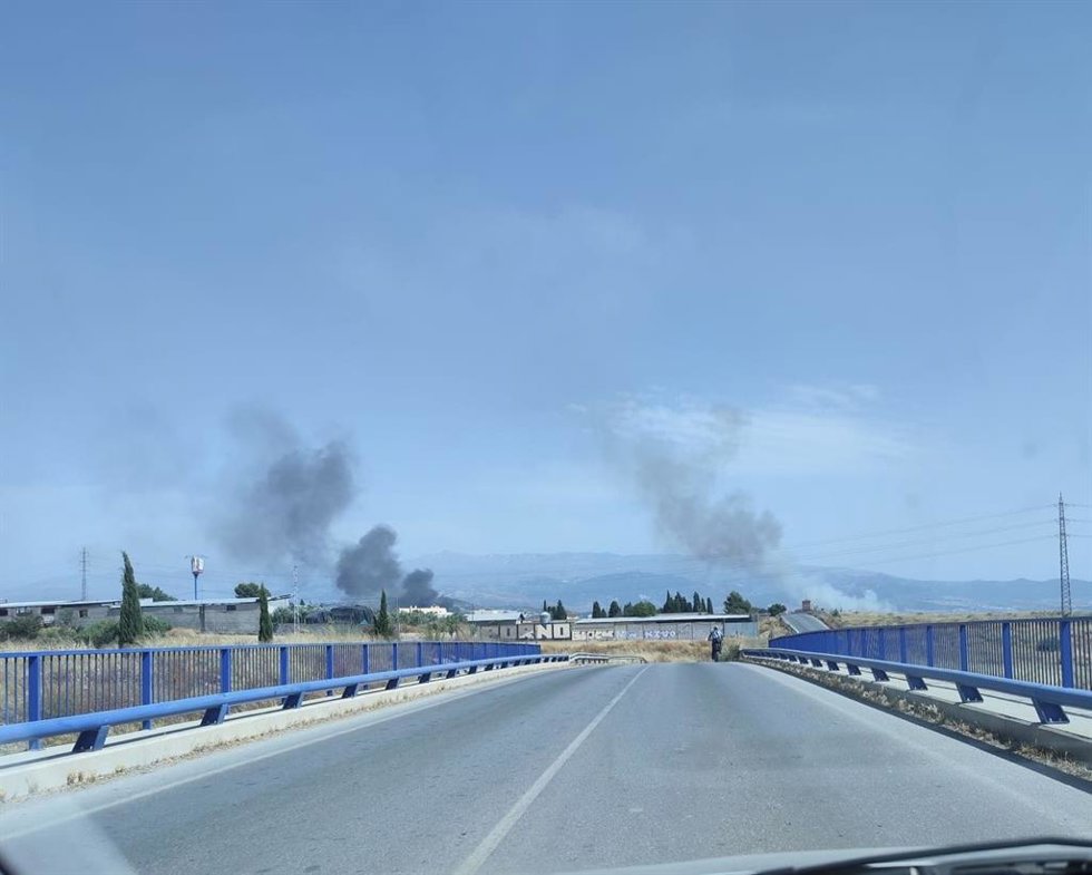 Incendio en el entorno del Polígono Juncaril.