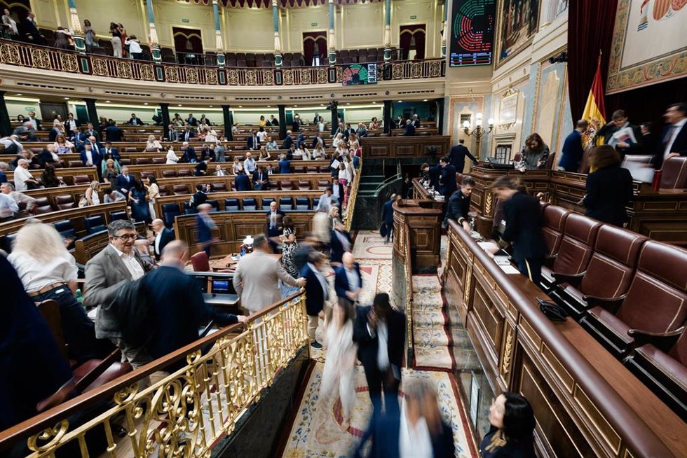 Salida de una sesión plenaria extraordinaria, en el Congreso de los Diputados, a 14 de julio de 2026, en Madrid (España).