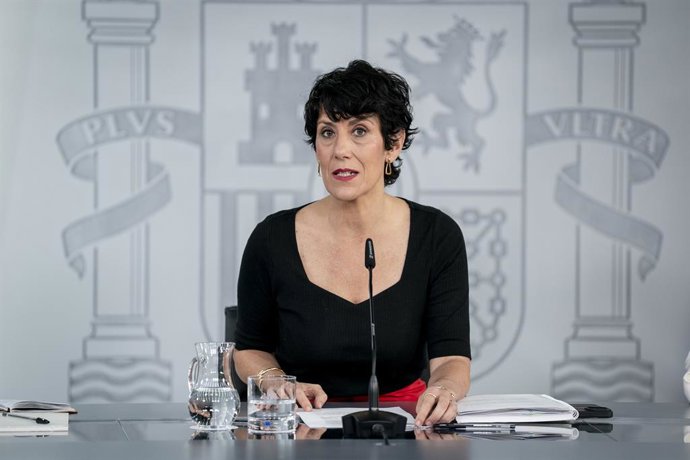 A ministra da Inclusão, Previdência Social e Migração e porta-voz do Governo, Elma Saiz, durante a coletiva de imprensa após a reunião do Conselho de Ministros, em 14 de julho de 2026, em Madri (Espanha). O Conselho de Ministros aprovou hoje, em segunda v