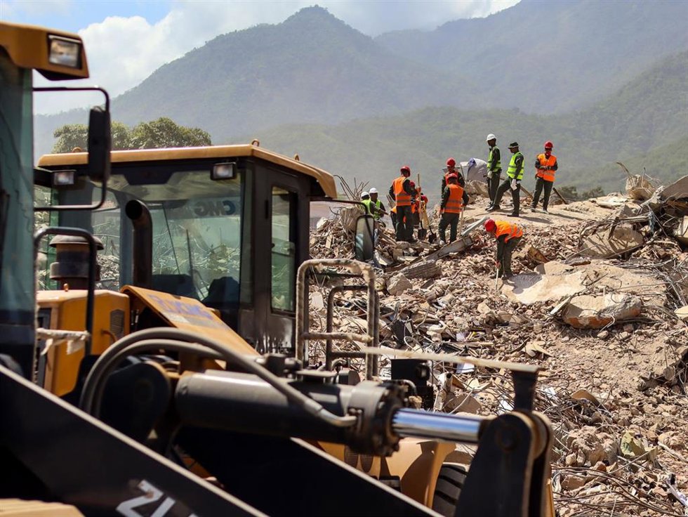 Las operaciones de búsqueda y rescate continúan dos semanas después del terremoto en La Guaira, Venezuela
