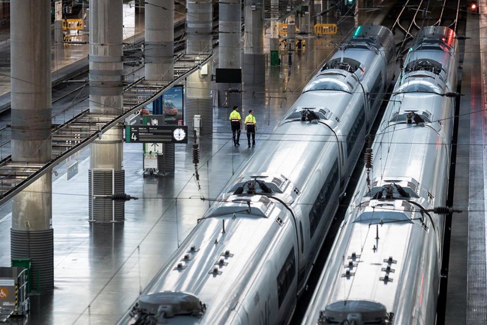 Trenes de Alta Velocidad en la Estación de Madrid Puerta de Atocha-Almudena Grandes. Archivo.