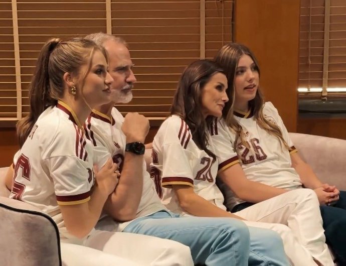 Los Reyes, la Princesa Leonor y la Infanta Sofía durante el partido de España y Francia del Mundial de fútbol.