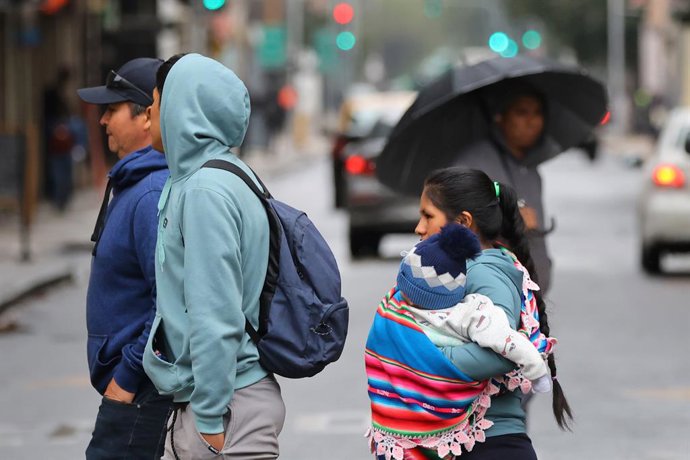 Santiago, 20 de Abril de 2026. Lluvia durante la manana de este lunes en la Region Metropolitana. Jonnathan Oyarzun/Aton Chile