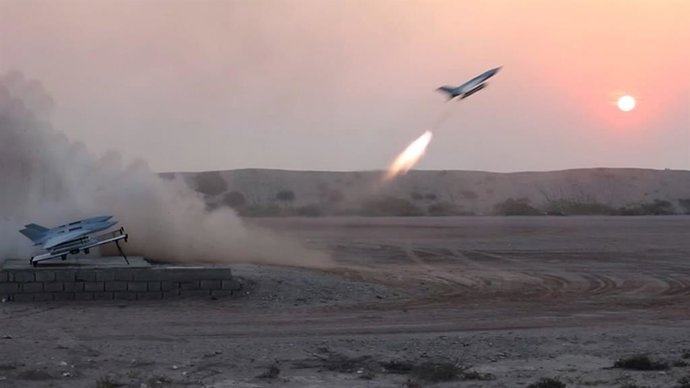 Archivo - FILED - 05 December 2025, Iran, Strait of Hormuz: FILE PHOTO - Missiles and drones are launched during a military exercise by the Islamic Revolutionary Guard Corps in the Persian Gulf and the Strait of Hormuz. Photo: -/Sepahnews via ZUMA Press W