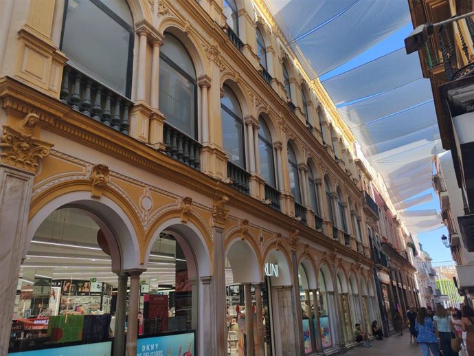 Imagen del edificio donde se ubicará el nuevo Hotel Tres Estrellas en la calle Sierpes