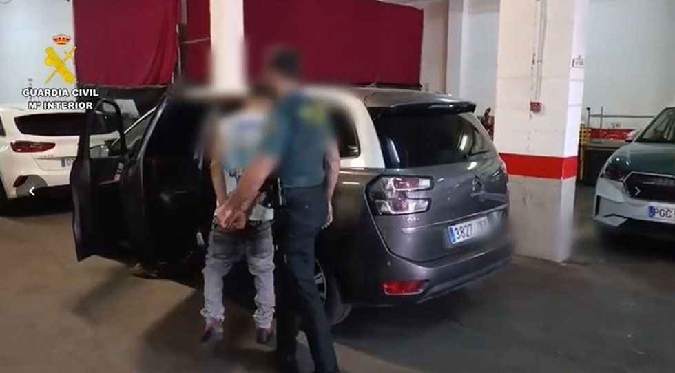 Detención de un menor de edad acusado de atracar a ancianos mediante el 'mataleón' en Majadahonda