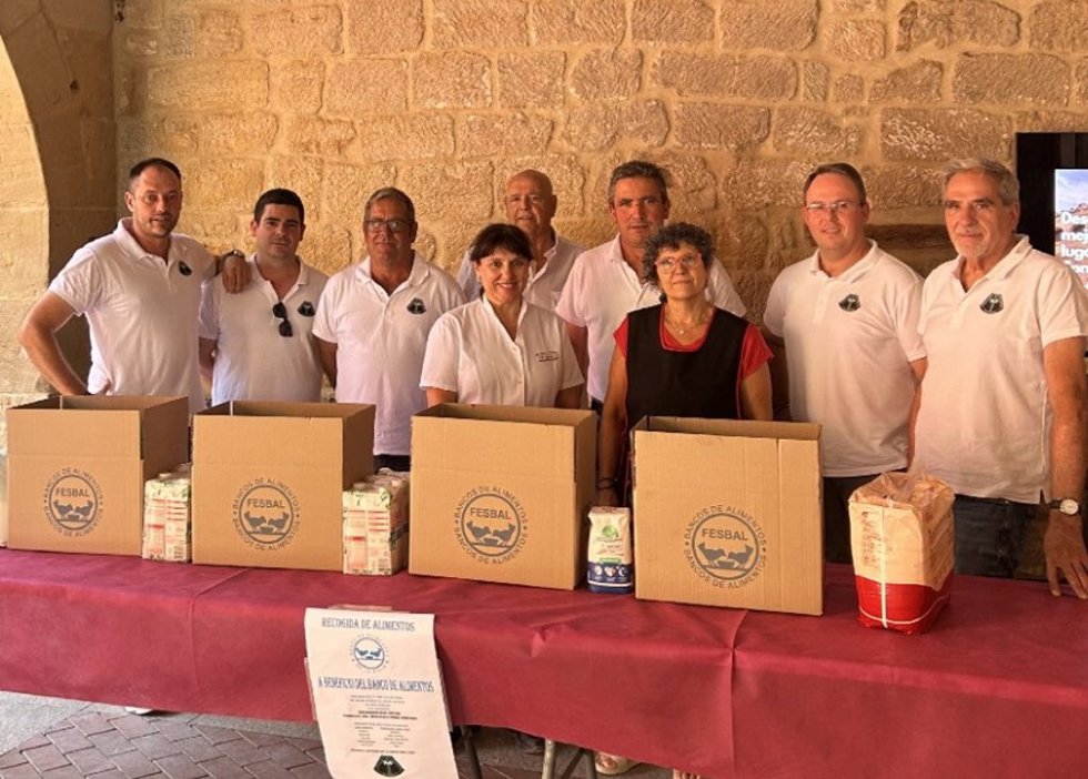 La Cofradía Piadosa de la Santa Vera Cruz de San Asensio recoge 433 kilos de comida para el Banco de Alimentos