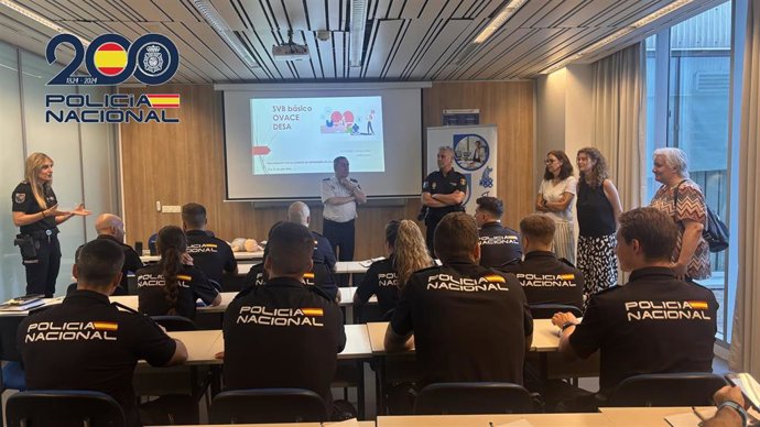 El Colegio de Enfermería de La Rioja imparte cursos de primeros auxilios a La Policía Nacional