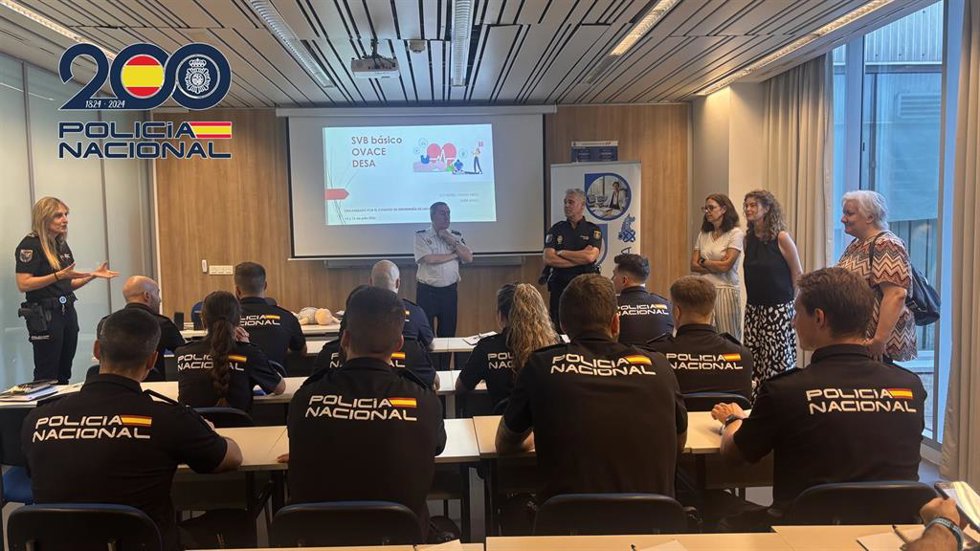 El Colegio de Enfermería de La Rioja imparte cursos de primeros auxilios a La Policía Nacional