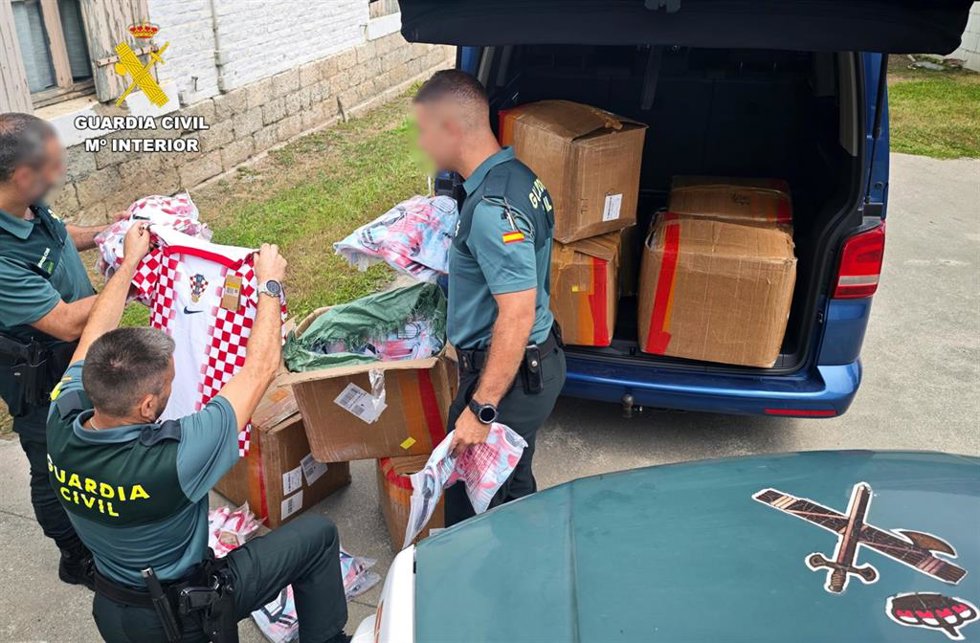 Intervenidas en junio en Cantabria cerca de 4.000 camisetas de fútbol importadas de forma irregular