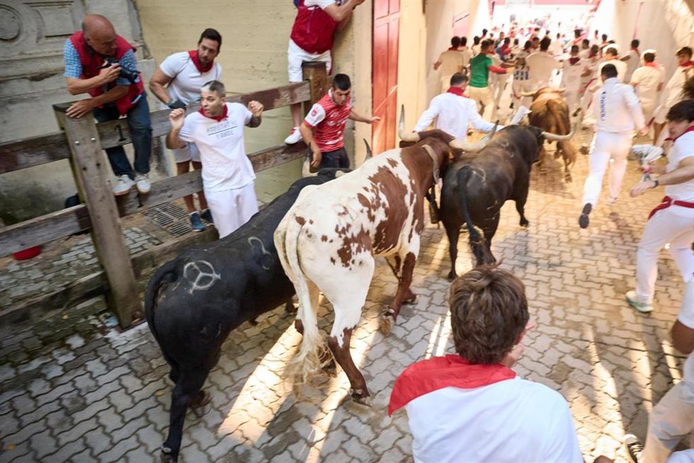 el último encierro de los Sanfermines de 2026, a 14 de julio de 2026, en Pamplona, Navarra (España). Los toros de la ganadería Jandilla clausuran las fiestas de San Fermín con su participación en el octavo encierro de las fiestas.