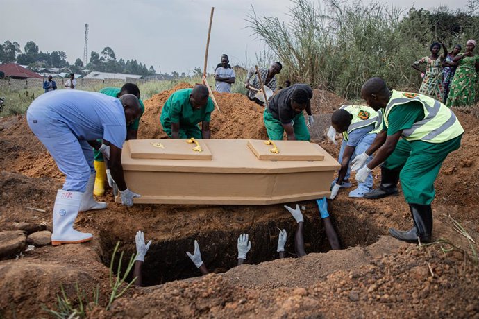 KINSHASA, July 11, 2026  -- Medical workers bury a deceased person in accordance with epidemic prevention protocols in Bunia, the capital of Ituri Province in the Democratic Republic of the Congo, July 9, 2026. The Ebola outbreak in the Democratic Republi