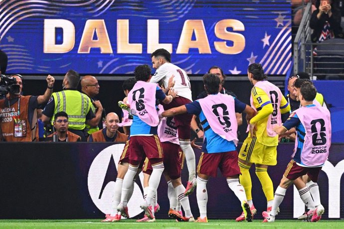 Los jugadores de la selección española celebran el segundo gol de Pedro Porro en la semifinal de España contra Francia del Mundial de fútbol de 2026.