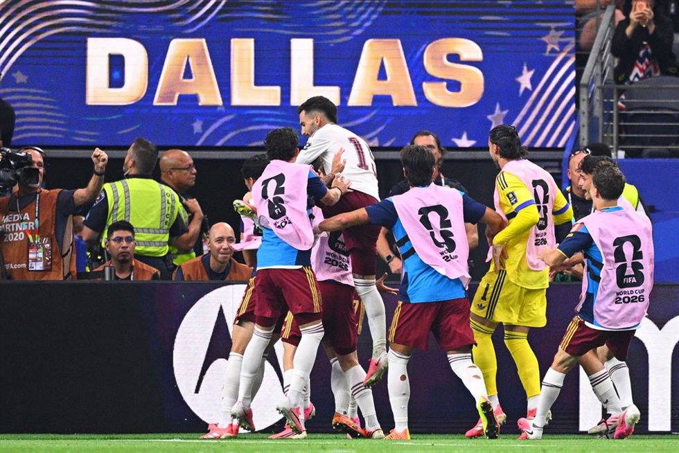 Los jugadores de la selección española celebran el segundo gol de Pedro Porro en la semifinal de España contra Francia del Mundial de fútbol de 2026.