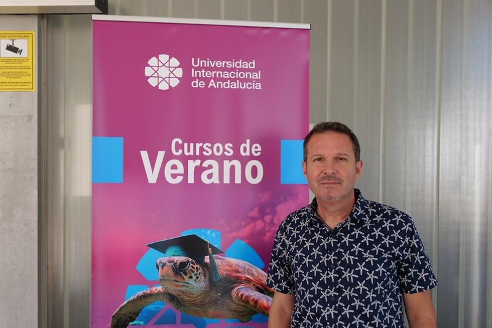 El ingeniero agrícola y ponente del curso de verano 'Vinos y vinagres del Condado de Huelva', Victor Manuel Nuñez