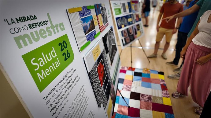 La exposición 'La mirada como refugio' del Hospital Virgen de la Macarena de Sevilla, que contiene creaciones artísticas de los pacientes de salud mental hospitalizados