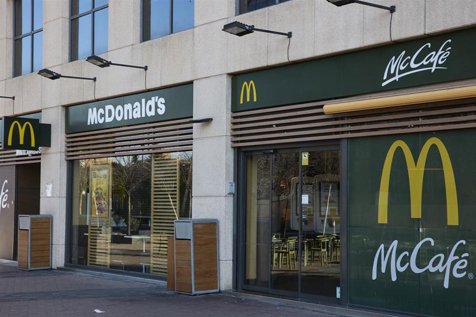 Archivo - Un establecimiento de la cadena McDonald`s,