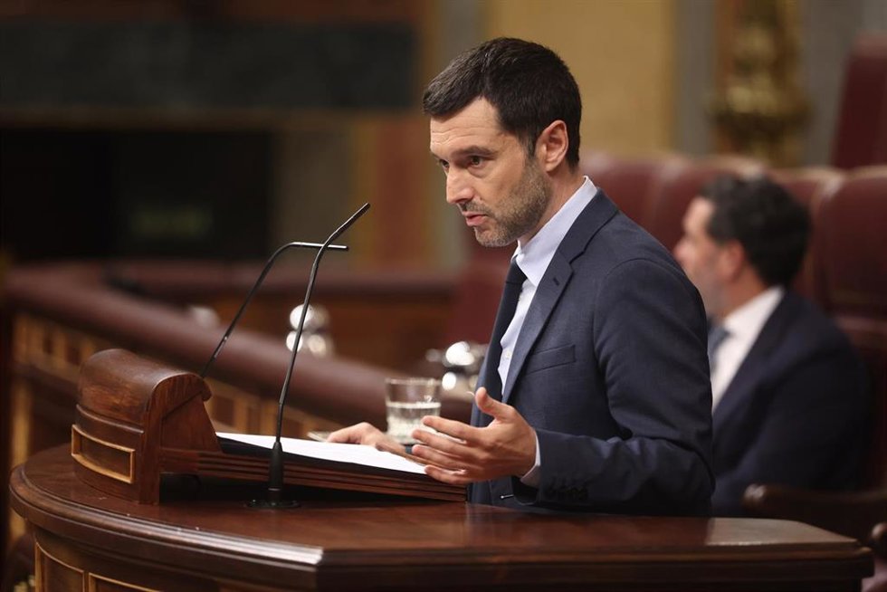 El ministro de Derechos Sociales, Consumo y Agenda 2030, Pablo Bustinduy, interviene durante una sesión plenaria extraordinaria, en el Congreso de los Diputados, a 14 de julio de 2026, en Madrid (España). El Congreso se enfrenta hoy, entre otros asuntos, 