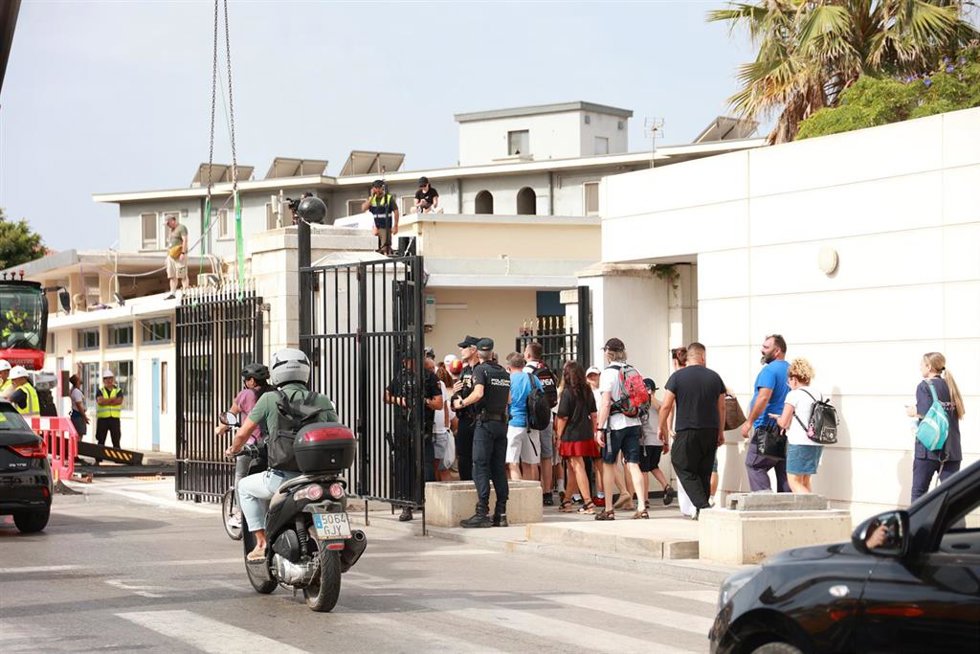 Transito libre de control en el día oficial de demolición de la Verja de Gibraltar. 