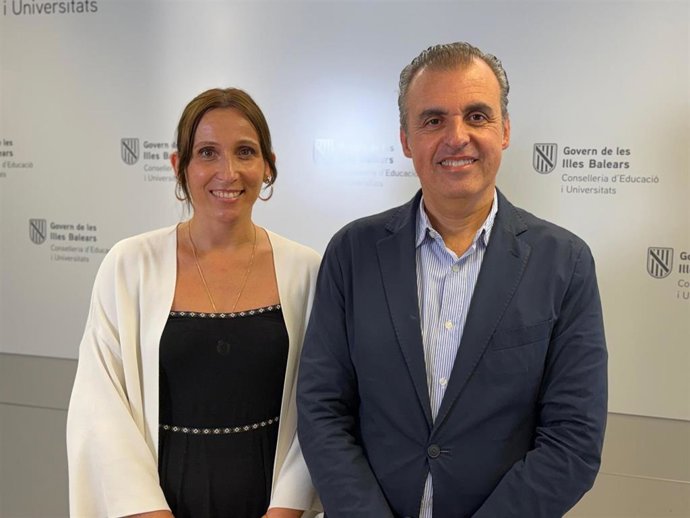 La Directora General De Personal Docente Y Centros Concertados, Joana Maria Cabrer, Y El Conseller De Educación Y Universidades, Antoni Vera.