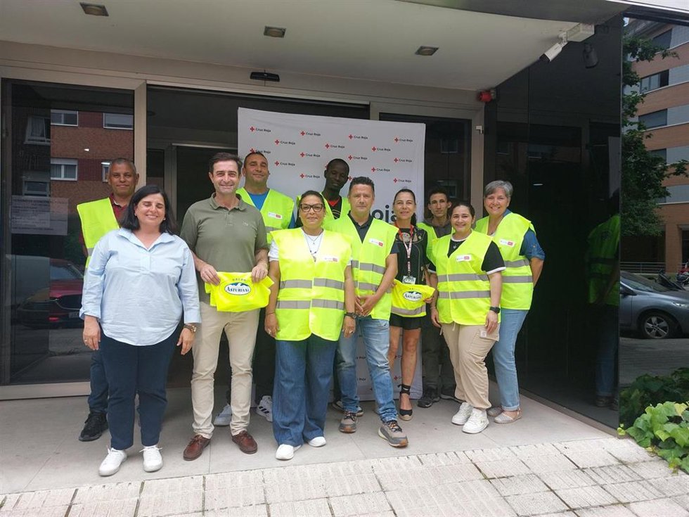 Central Lechera Asturiana y Cruz Roja impulsan un programa para formar trabajadores para el sector lácteo