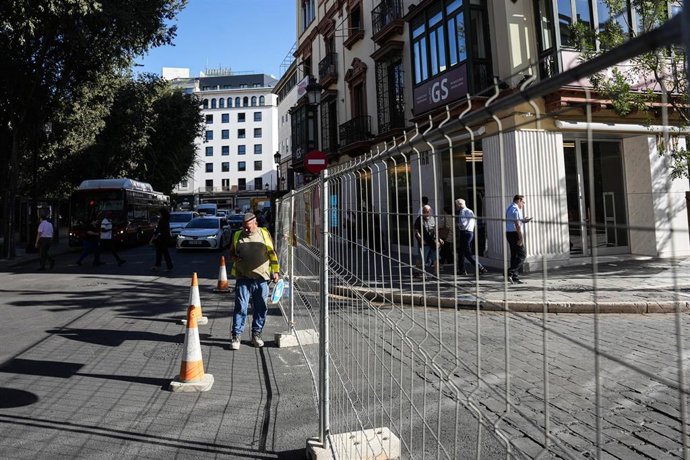 Archivo - Las zonas del centro de Sevilla de la Campana y Martín Villa, cortadas al tráfico por el inicio de las obras del tranvibús, a 22 de septiembre de 2025 en Sevilla (Andalucía, España).