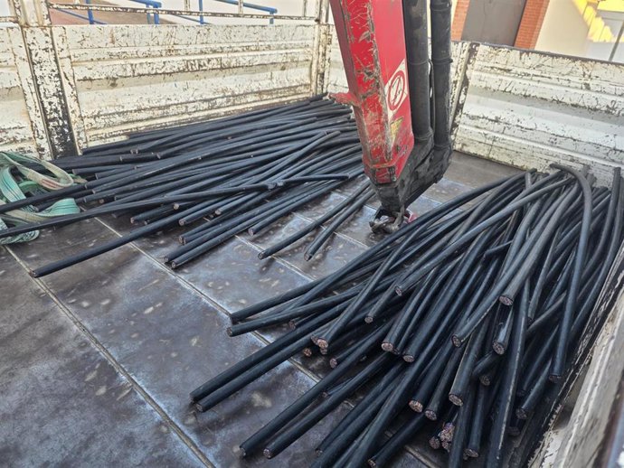 Imágen del cable telefónico recuperado por la Policía Local de Alhaurín de la Torre.