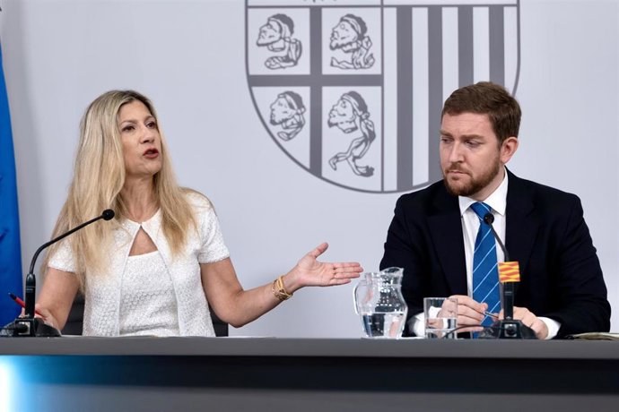 La vicepresidenta y el director general de Justicia presentando las nuevas órdenes del turno de oficio.