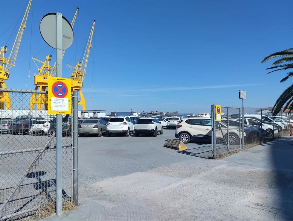 Aparcamiento junto al Muelle de la Compañía Rio Tinto de Huelva.